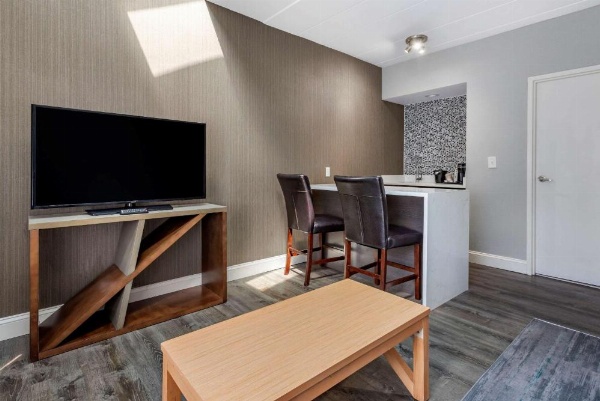 Somerset Lofts image 17